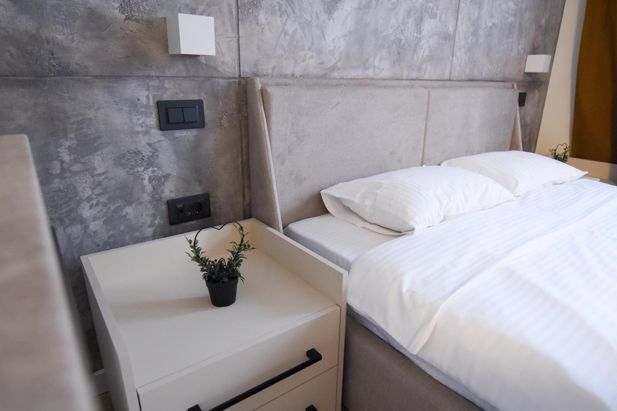 Hotel Iva Old Town 4*
