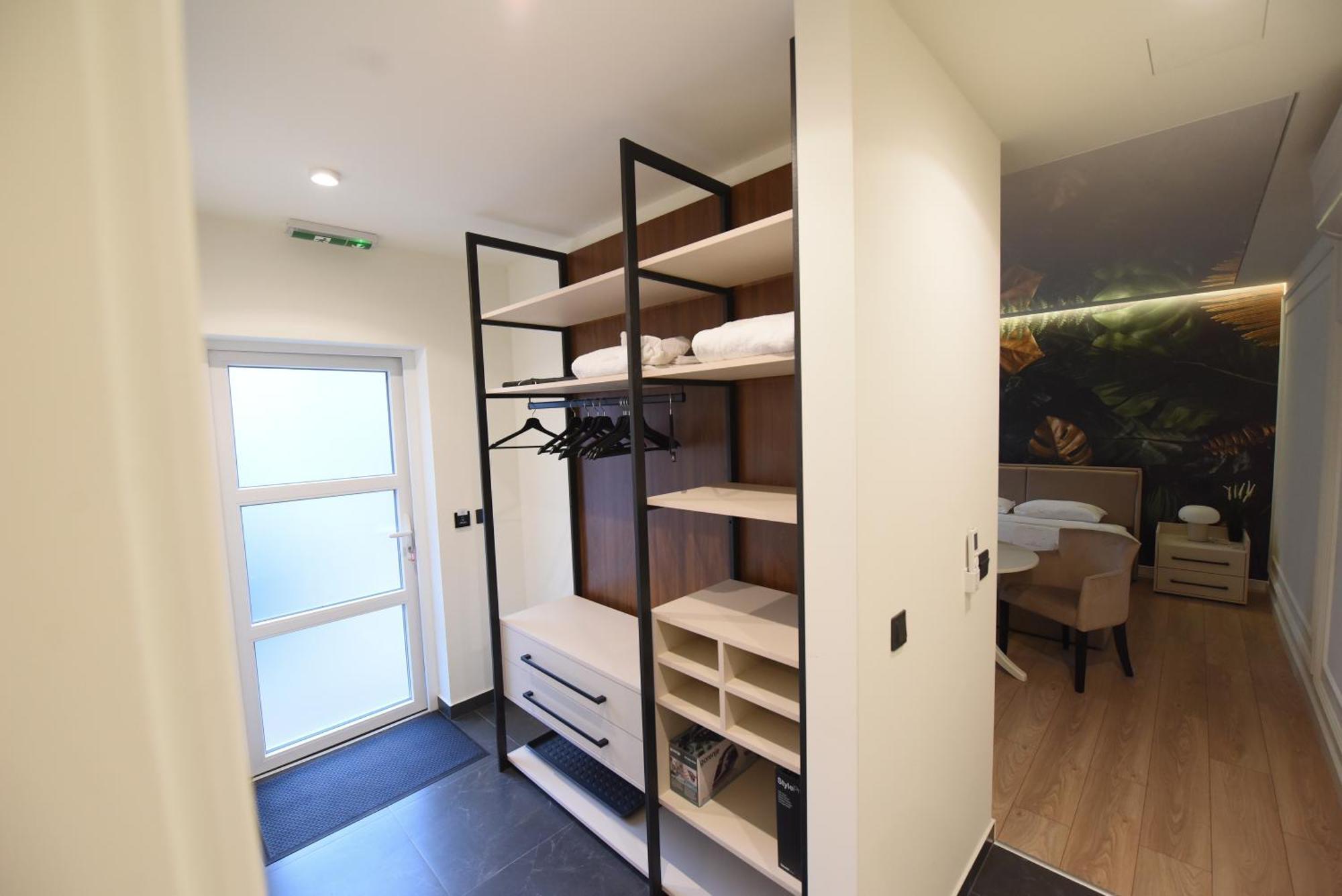 Hotel Iva Old Town 4*